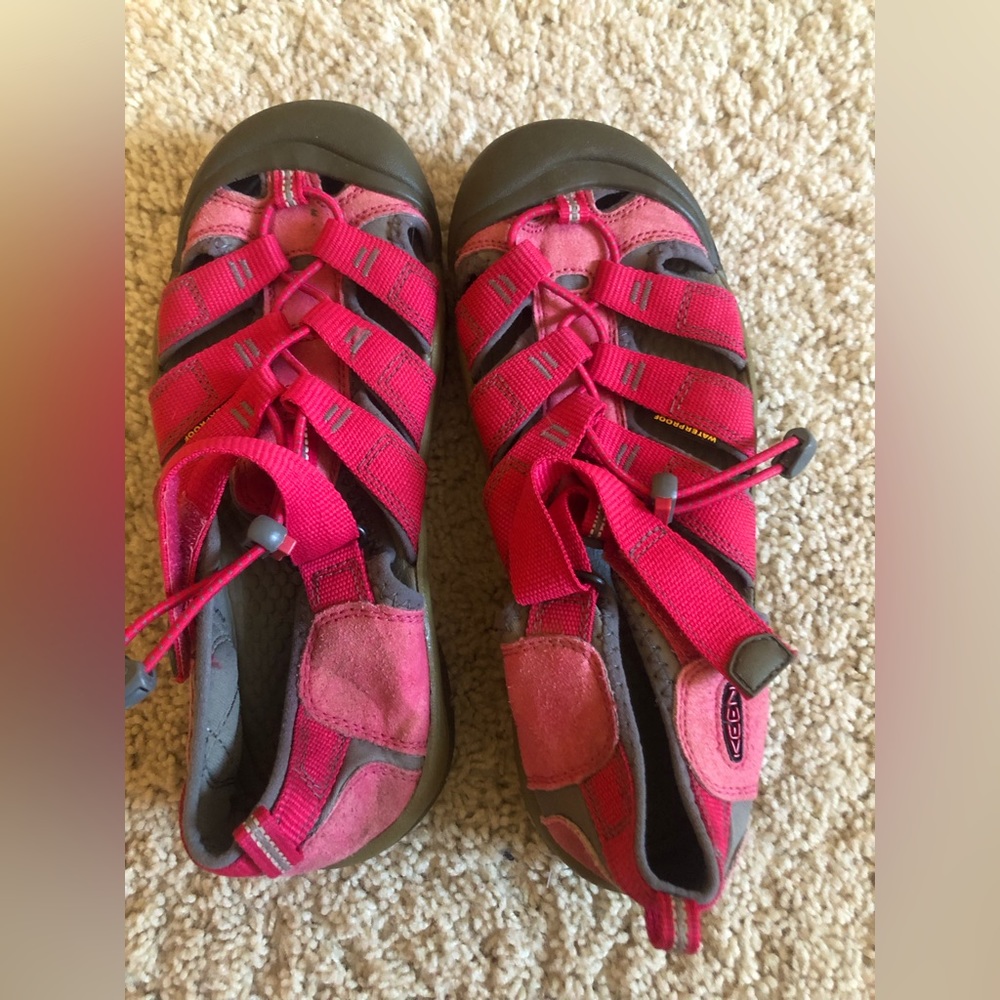 Woman’s Keens